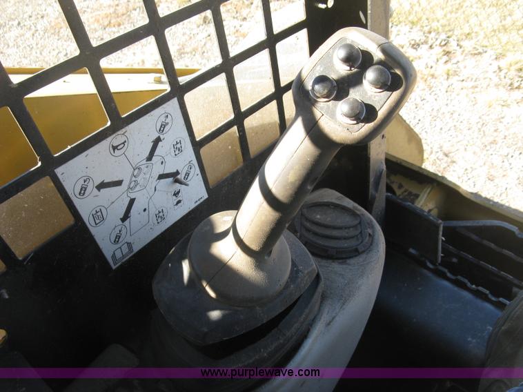 image for item J2922 2005 Caterpillar 242B skid steer