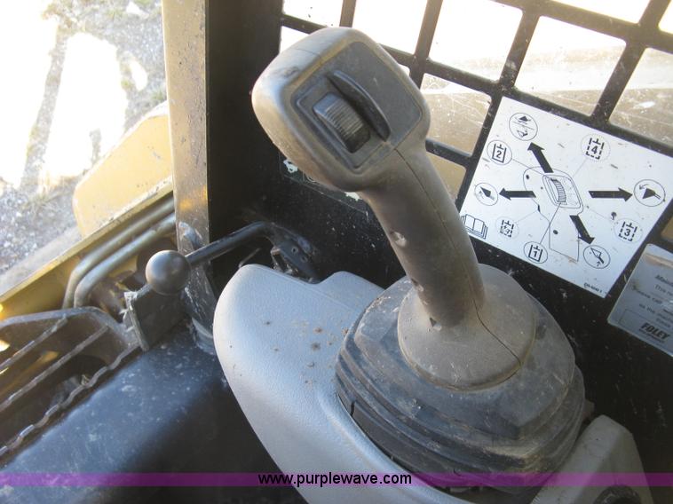 image for item J2922 2005 Caterpillar 242B skid steer