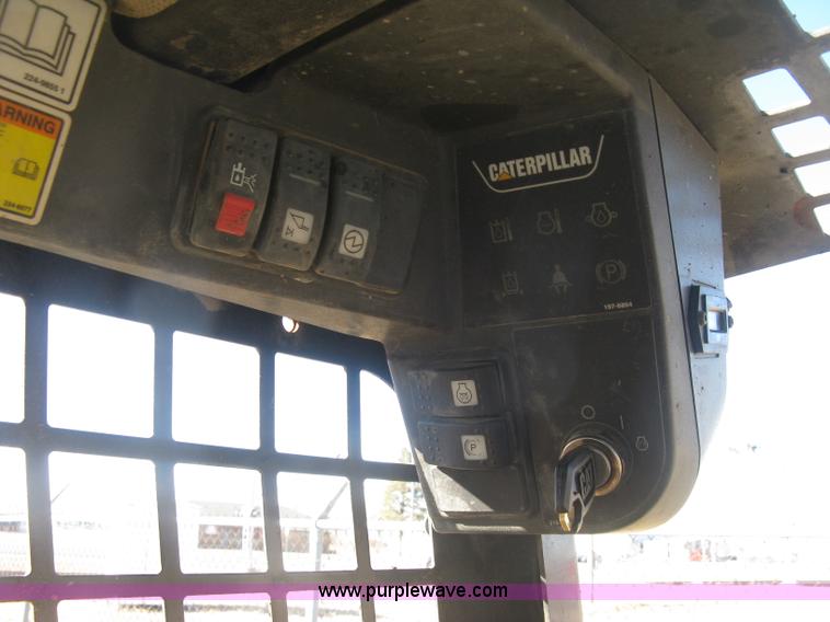 image for item J2922 2005 Caterpillar 242B skid steer