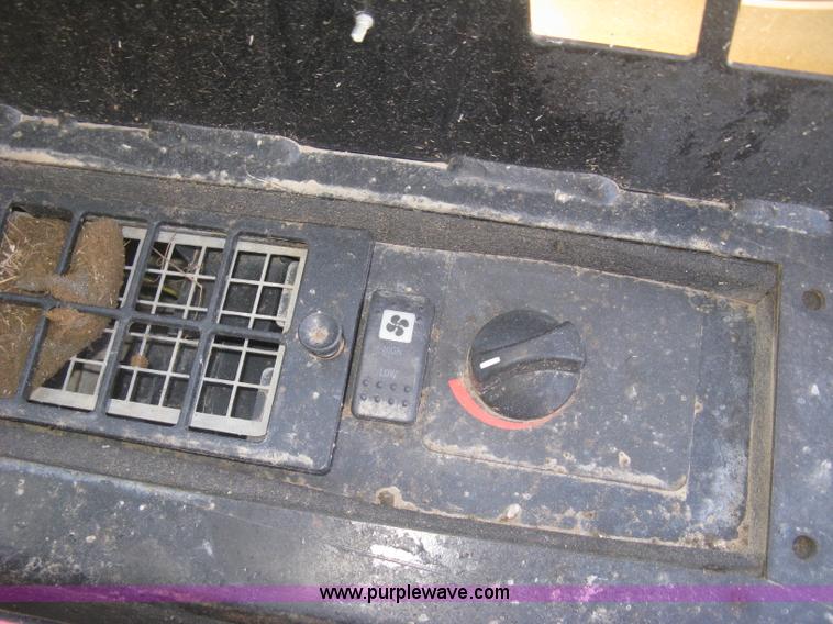 image for item J2922 2005 Caterpillar 242B skid steer