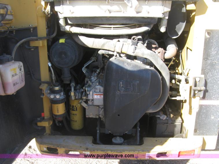 image for item J2922 2005 Caterpillar 242B skid steer