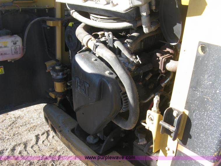 image for item J2922 2005 Caterpillar 242B skid steer