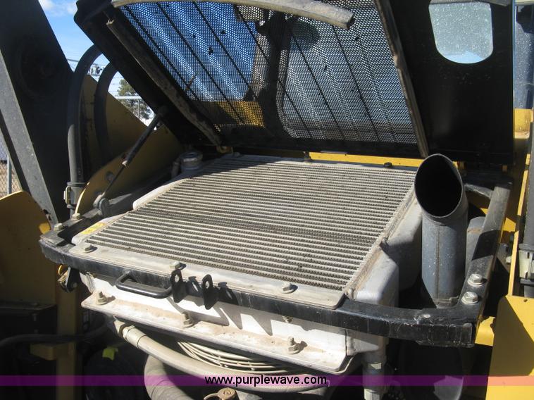 image for item J2922 2005 Caterpillar 242B skid steer