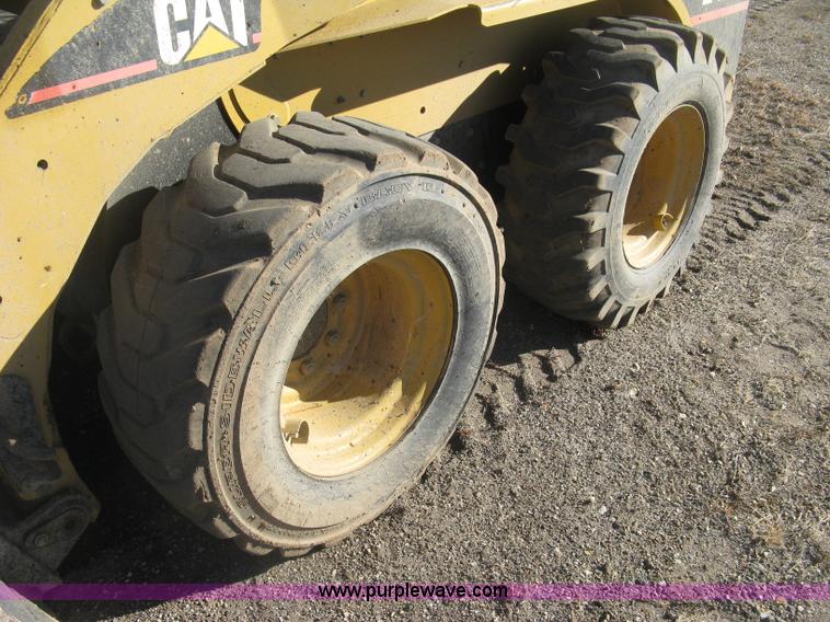 image for item J2922 2005 Caterpillar 242B skid steer