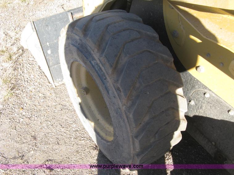 image for item J2922 2005 Caterpillar 242B skid steer