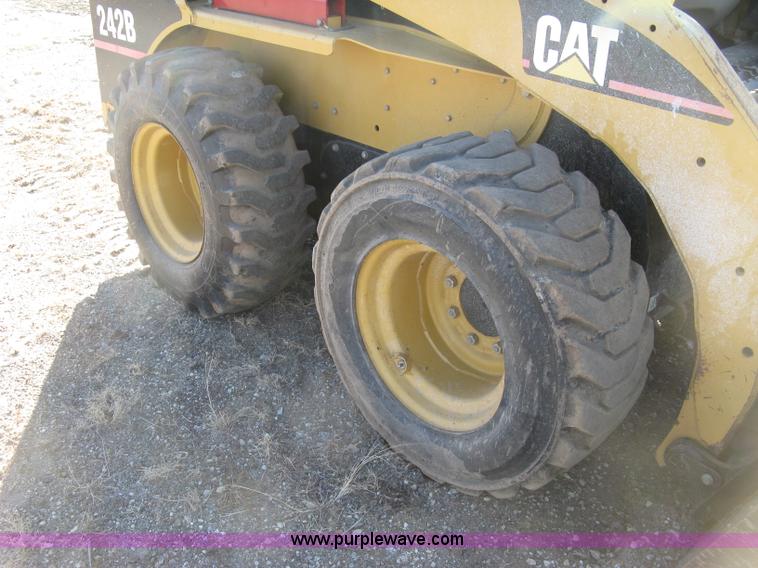 image for item J2922 2005 Caterpillar 242B skid steer