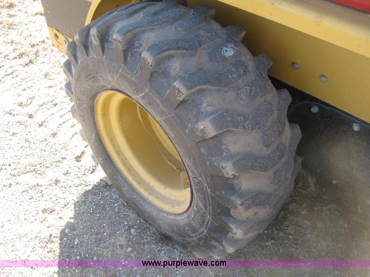 image for item J2922 2005 Caterpillar 242B skid steer