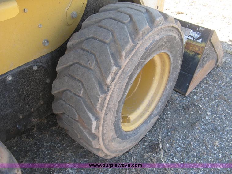 image for item J2922 2005 Caterpillar 242B skid steer