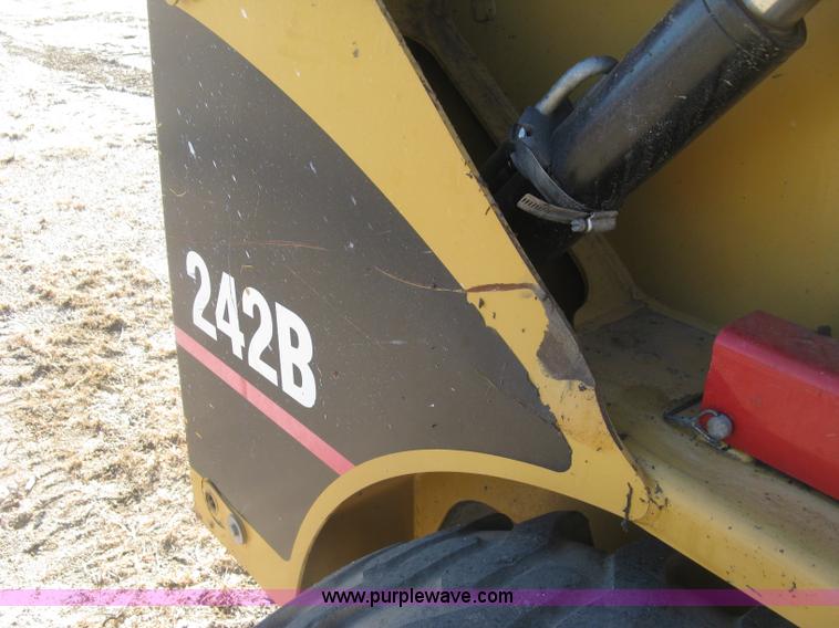 image for item J2922 2005 Caterpillar 242B skid steer