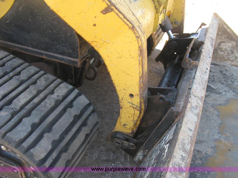 image for item J2923 2006 Caterpillar 287B skid steer
