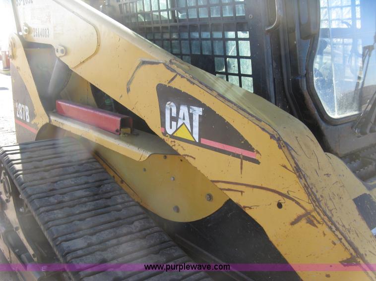 image for item J2923 2006 Caterpillar 287B skid steer