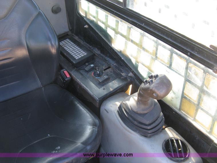 image for item J2923 2006 Caterpillar 287B skid steer