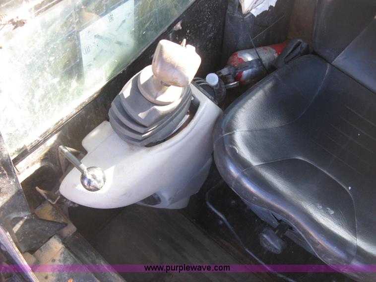 image for item J2923 2006 Caterpillar 287B skid steer