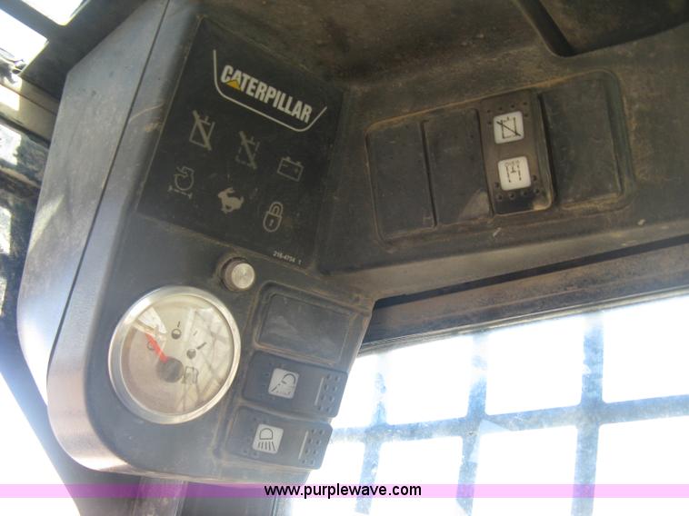 image for item J2923 2006 Caterpillar 287B skid steer