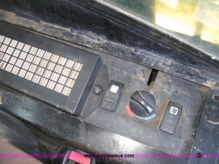 image for item J2923 2006 Caterpillar 287B skid steer