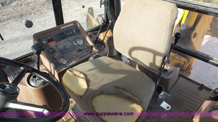 image for item J4701 1992 John Deere 410D backhoe
