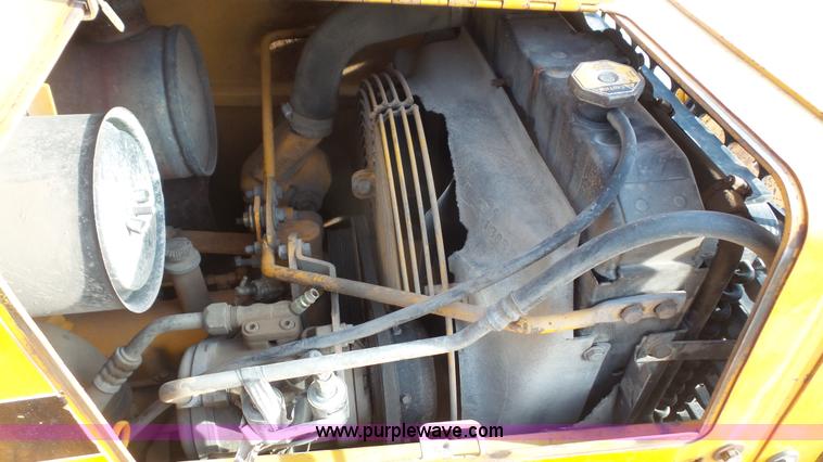 image for item J4701 1992 John Deere 410D backhoe