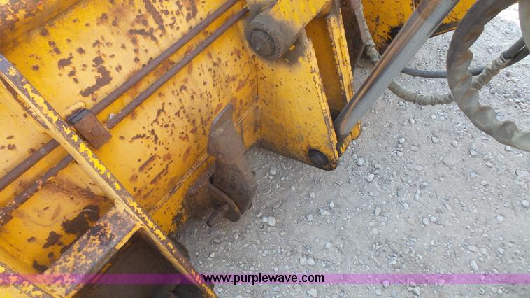 image for item J4701 1992 John Deere 410D backhoe