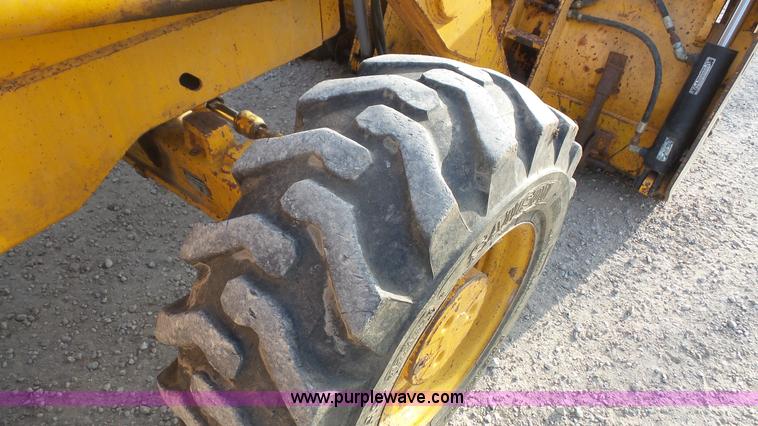 image for item J4701 1992 John Deere 410D backhoe
