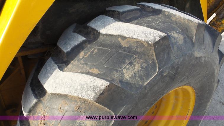 image for item J4701 1992 John Deere 410D backhoe