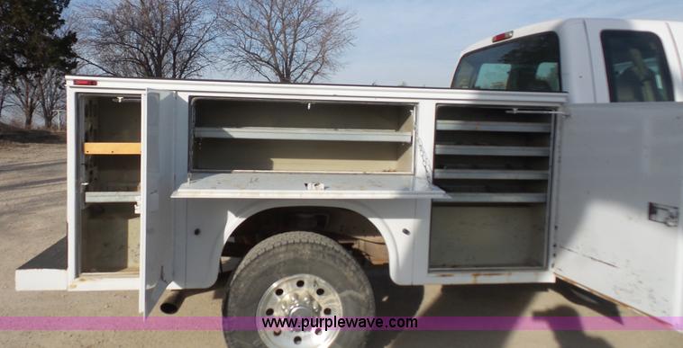 image for item J4709 1999 Ford F350 XLT SuperCab utility truck
