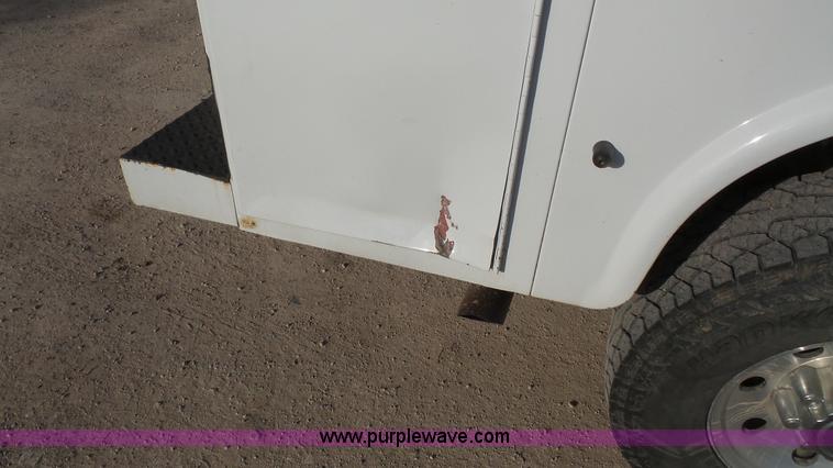 image for item J4709 1999 Ford F350 XLT SuperCab utility truck