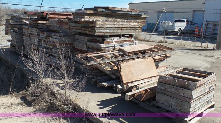 image for item J7284 Assorted concrete forms