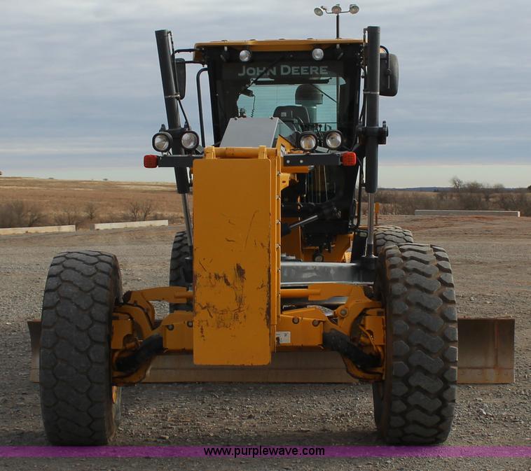 image for item J7575 2011 John Deere 672G motor grader
