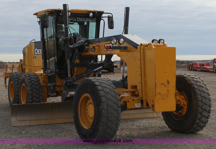 image for item J7575 2011 John Deere 672G motor grader