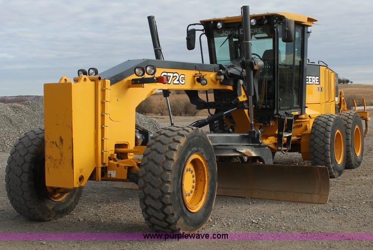 image for item J7575 2011 John Deere 672G motor grader