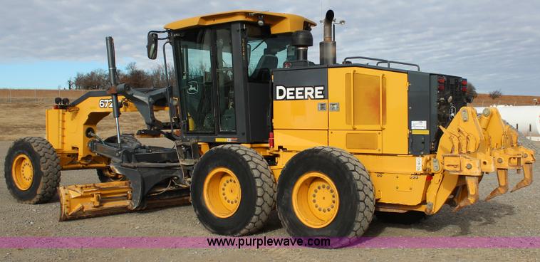 image for item J7575 2011 John Deere 672G motor grader