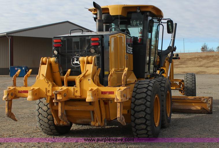 image for item J7575 2011 John Deere 672G motor grader