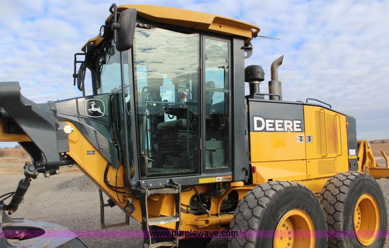image for item J7575 2011 John Deere 672G motor grader