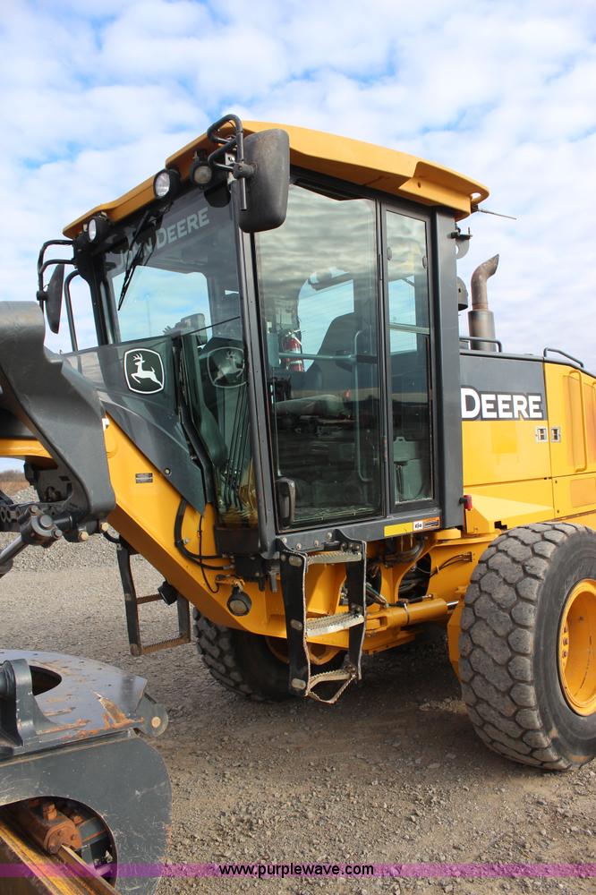 image for item J7575 2011 John Deere 672G motor grader