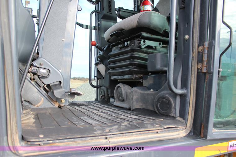 image for item J7575 2011 John Deere 672G motor grader