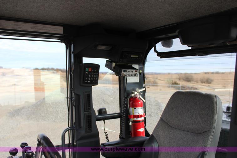 image for item J7575 2011 John Deere 672G motor grader