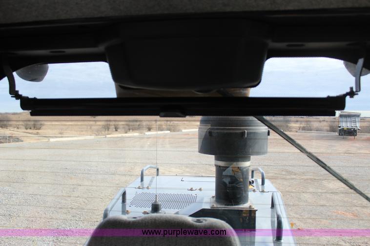 image for item J7575 2011 John Deere 672G motor grader