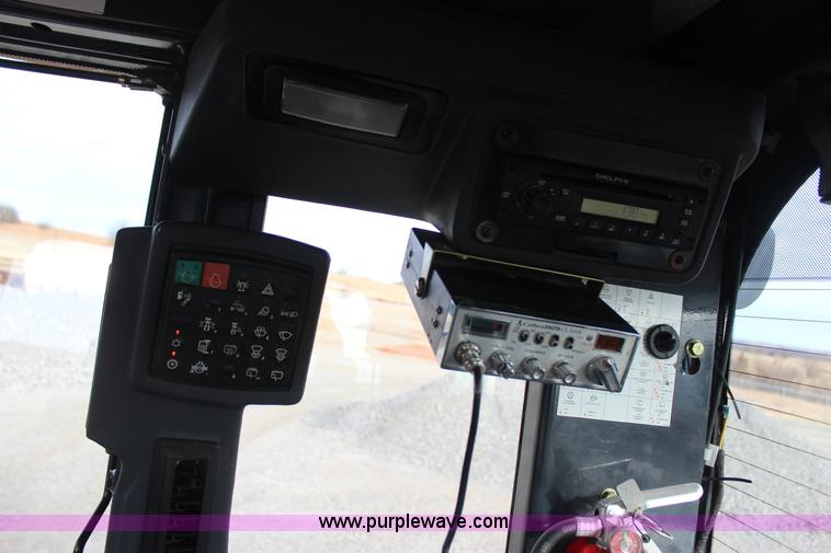 image for item J7575 2011 John Deere 672G motor grader