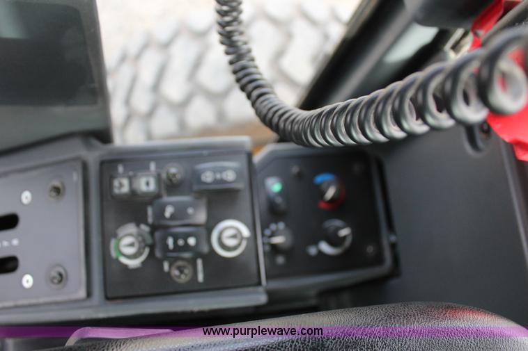 image for item J7575 2011 John Deere 672G motor grader