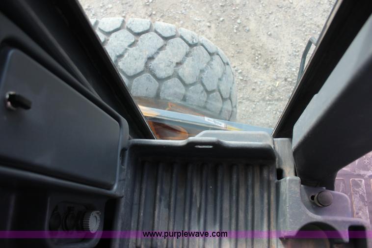 image for item J7575 2011 John Deere 672G motor grader