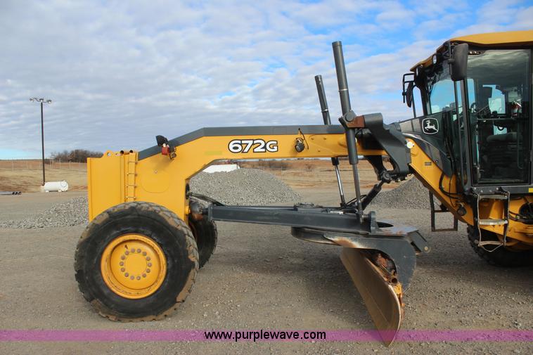 image for item J7575 2011 John Deere 672G motor grader
