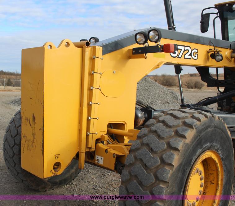 image for item J7575 2011 John Deere 672G motor grader