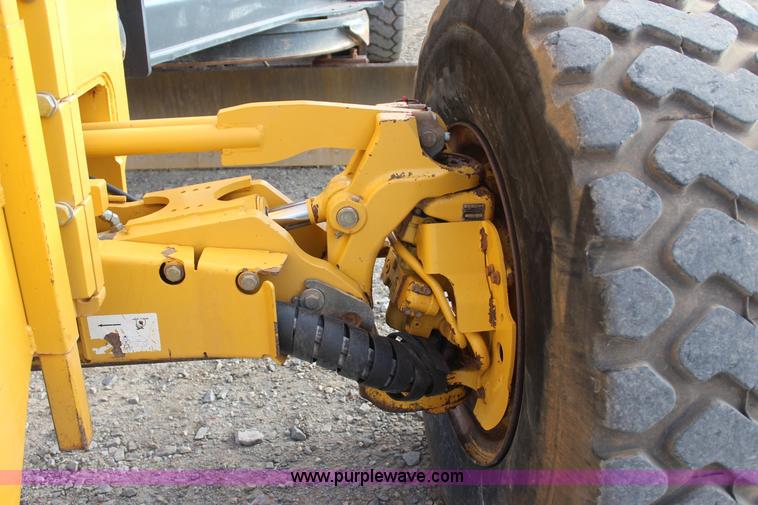 image for item J7575 2011 John Deere 672G motor grader