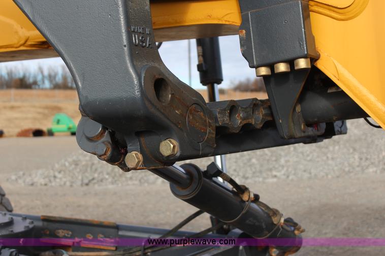 image for item J7575 2011 John Deere 672G motor grader