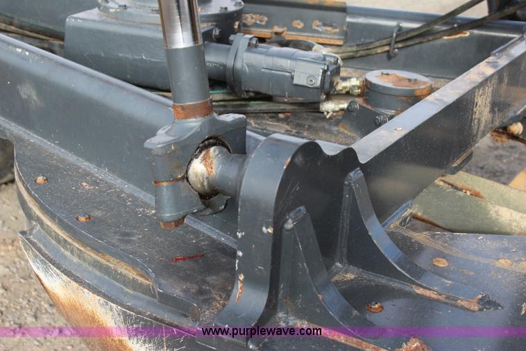 image for item J7575 2011 John Deere 672G motor grader