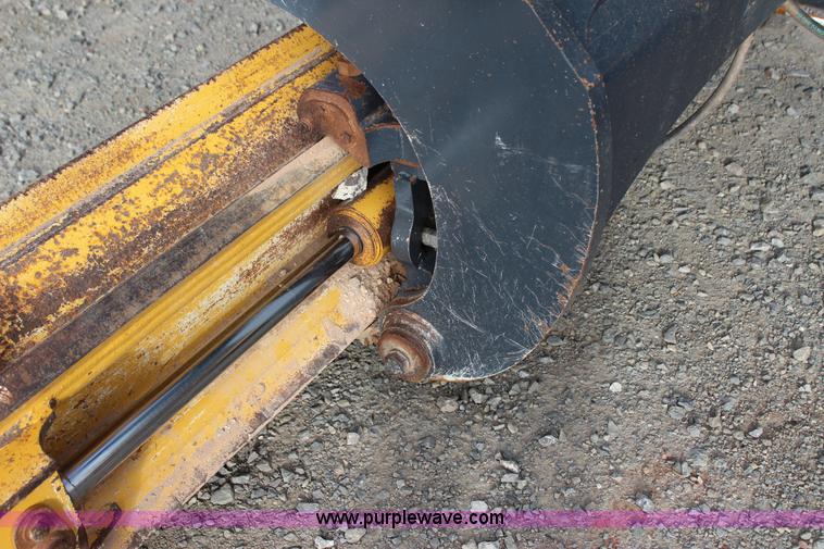 image for item J7575 2011 John Deere 672G motor grader