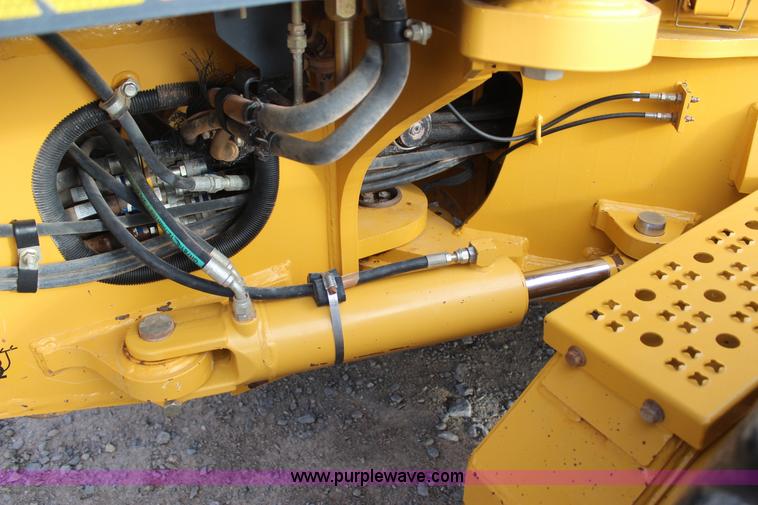 image for item J7575 2011 John Deere 672G motor grader