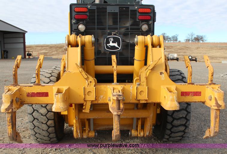image for item J7575 2011 John Deere 672G motor grader