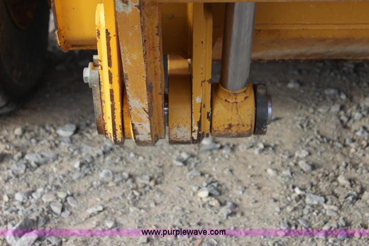 image for item J7575 2011 John Deere 672G motor grader