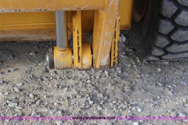 image for item J7575 2011 John Deere 672G motor grader